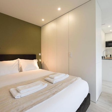 Lovelystay - Modern Loft With Gym & Free Parking Minutes Away From Cbd Porto Exterior foto