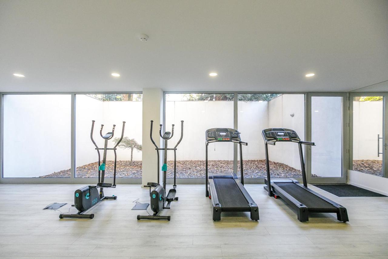 Lovelystay - Modern Loft With Gym & Free Parking Minutes Away From Cbd Porto Exterior foto