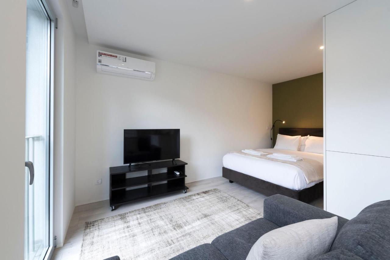Lovelystay - Modern Loft With Gym & Free Parking Minutes Away From Cbd Porto Exterior foto