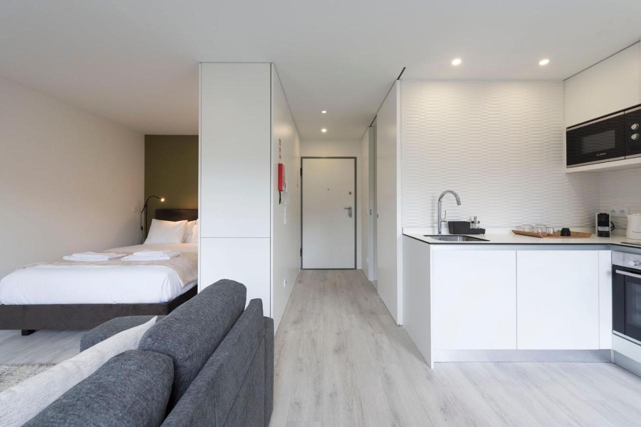 Lovelystay - Modern Loft With Gym & Free Parking Minutes Away From Cbd Porto Exterior foto