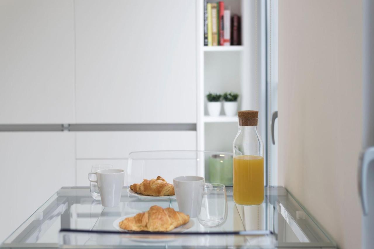 Lovelystay - Modern Loft With Gym & Free Parking Minutes Away From Cbd Porto Exterior foto