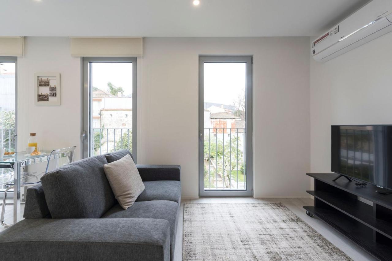 Lovelystay - Modern Loft With Gym & Free Parking Minutes Away From Cbd Porto Exterior foto