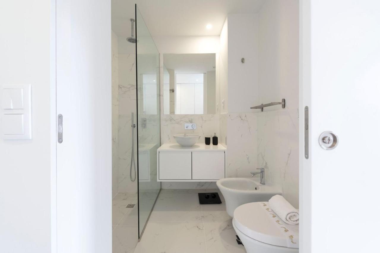 Lovelystay - Modern Loft With Gym & Free Parking Minutes Away From Cbd Porto Exterior foto